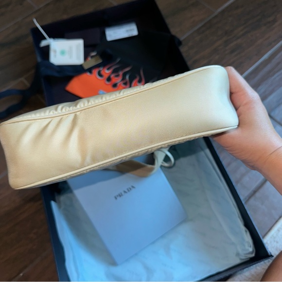 Re-Nylon Prada Re-Edition 2000 mini bag Cream Shoulder Bag with Signature Logo - Picture 8 of 12